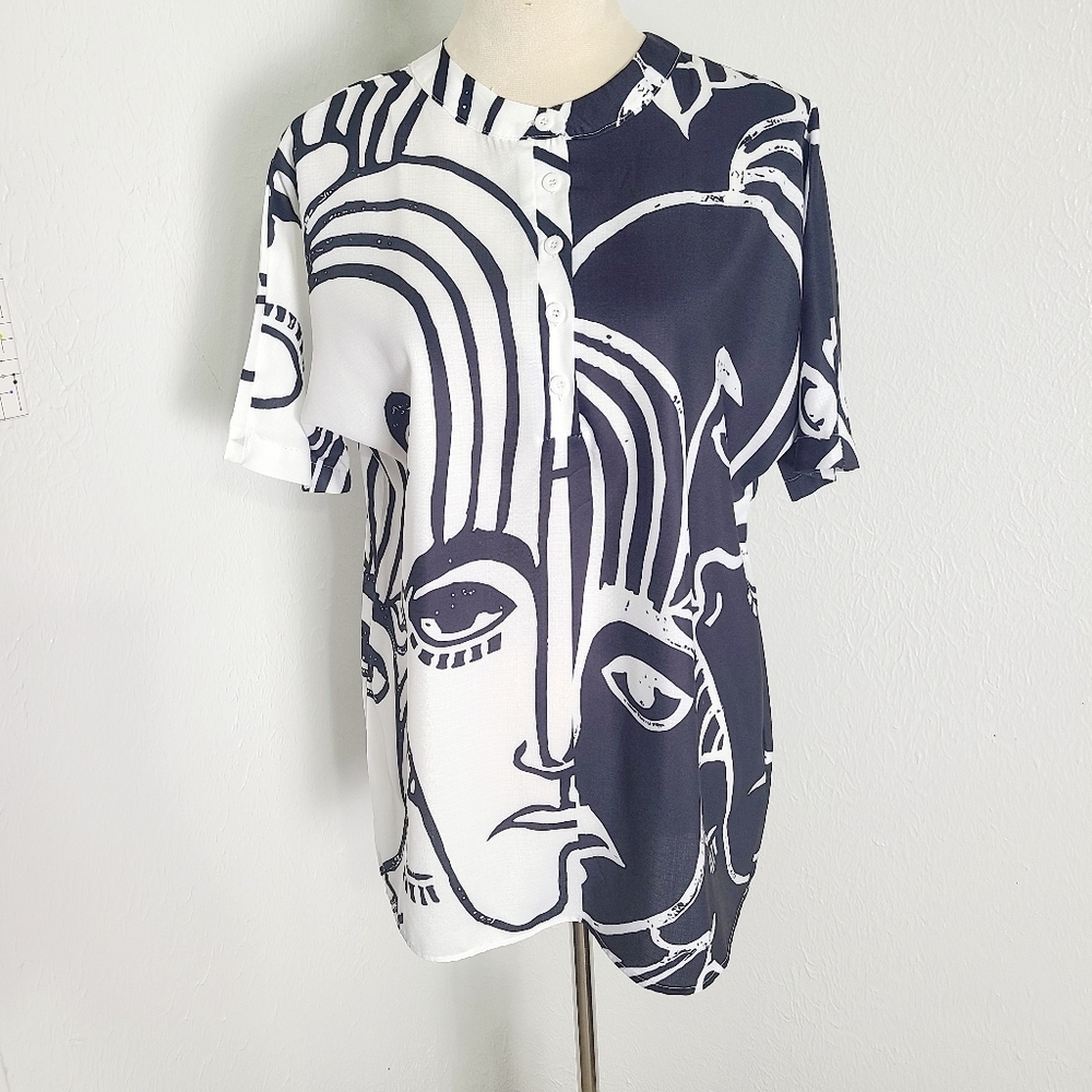 Noracora Black & White Abstract Print Faces Top, Short Sleeve, Size Small, NWT